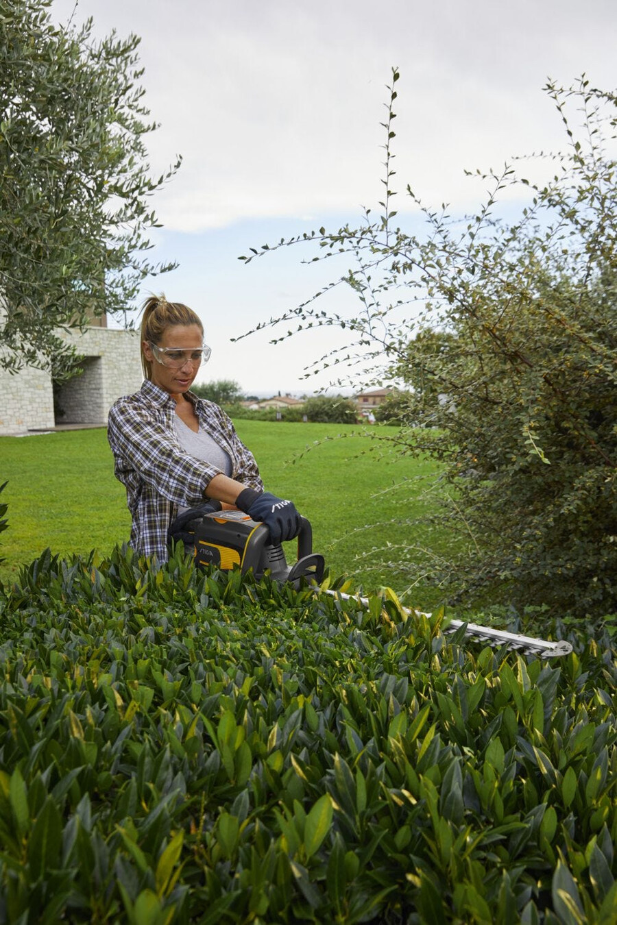 cordless hedge trimmer - ht 700e
